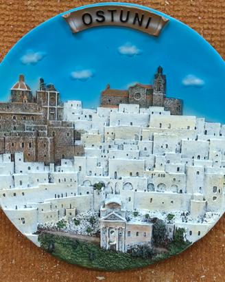 Piatto citta ostuni a rilievo diametro 20 cm