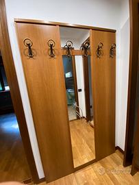 Attaccapanni da ingresso in legno con specchio