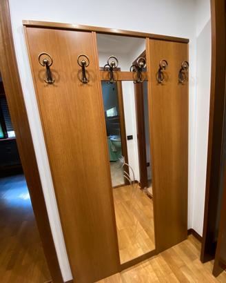 Attaccapanni da ingresso in legno con specchio
