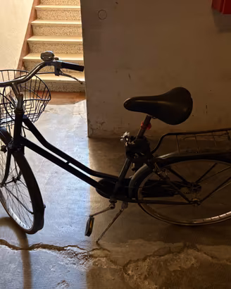 Bici 26” funzionante, ma da rivedere.