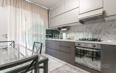 AMPIA VILLA A SCHIERA DI TESTA COMPLETAMENTE RISTR