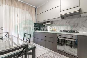 AMPIA VILLA A SCHIERA DI TESTA COMPLETAMENTE RISTR