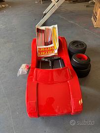 Modello Macchina a pedali Ferrari in plastica