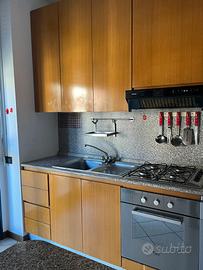 Cucina completa di elettrodomestici