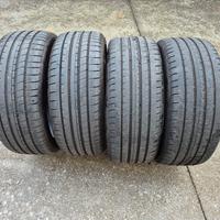 4 Gomme. 225 / 40 / R 19. Estive 