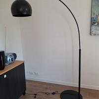 Lampada da terra ad arco