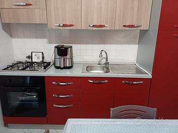 cucina più tavolo e 4 sedie 