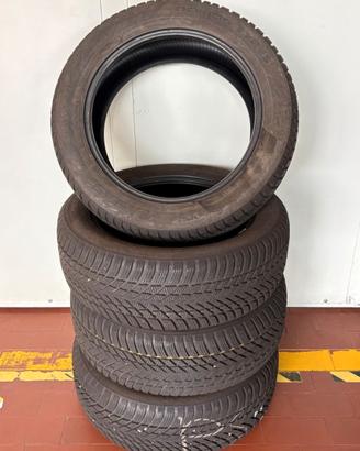 4 pneumatici Nokian 215/55 R17 98H usati