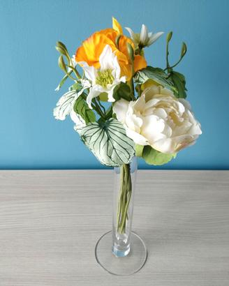 Bouquet di fiori artificiali