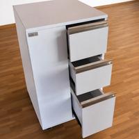 Tavolo salvaspazio per manicure