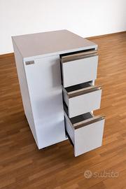 Tavolo salvaspazio per manicure