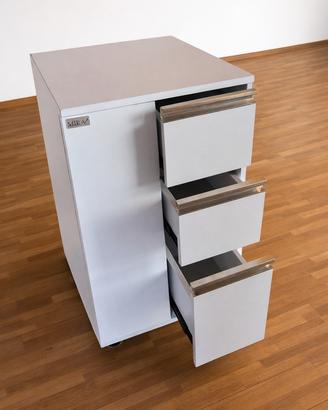 Tavolo salvaspazio per manicure