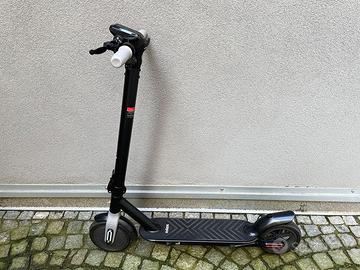 Monopattino  elettrico Nilox S1.