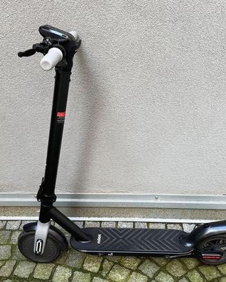 Monopattino  elettrico Nilox S1.
