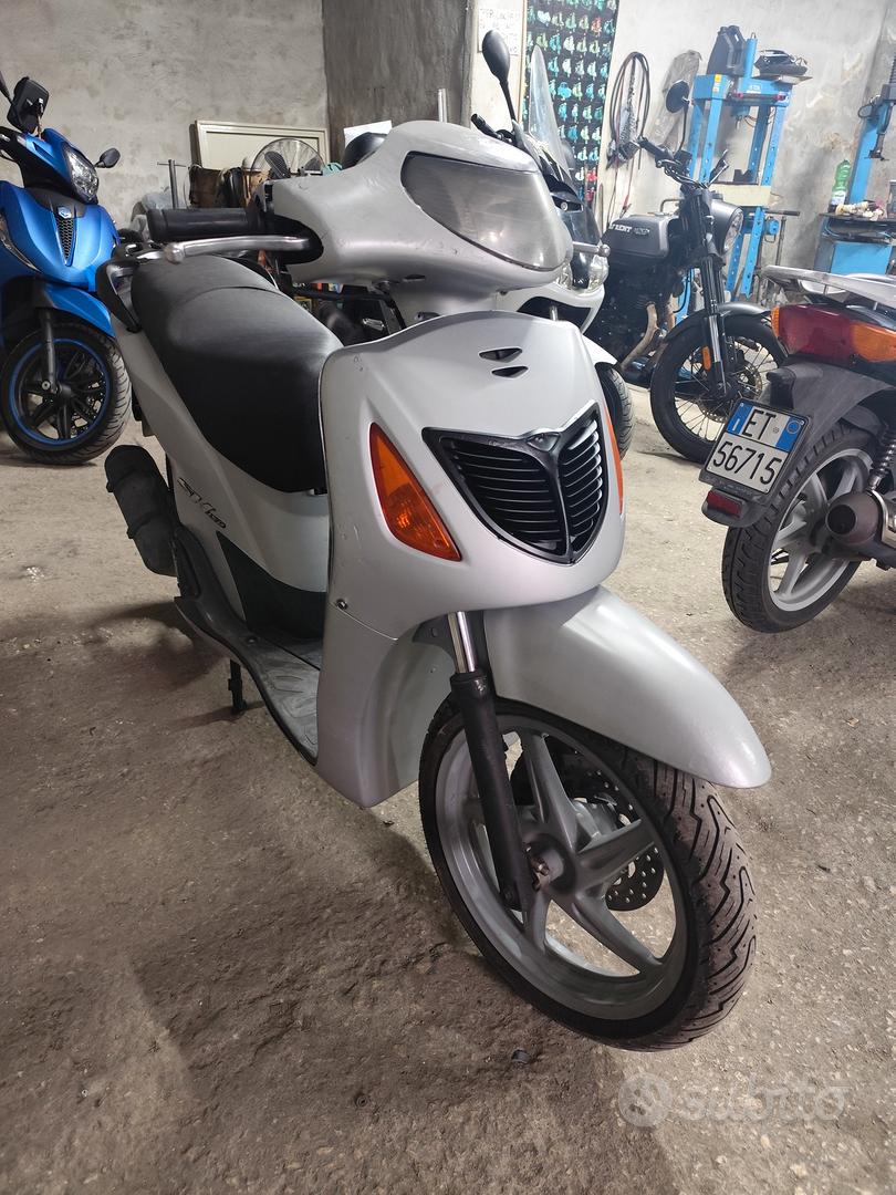 Honda sh 150cc a carburatore 2001 - Moto e Scooter In vendita a Napoli