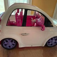 Fiat 500 in versione cabriolet Barbie