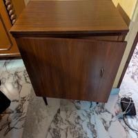 Mobile per macchina da cucire Singer a scomparsa.