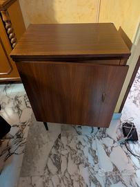 Mobile per macchina da cucire Singer a scomparsa.