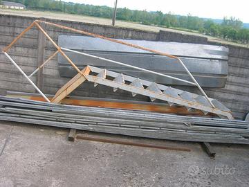 scala bianca con pianerottolo. paghi solo il ferro