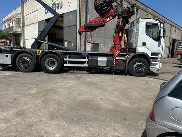 Renault 460 3 assi scarrabile con gru