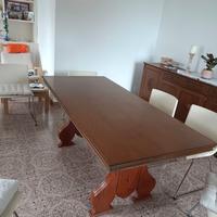 Set di mobili antichi in legno pesante