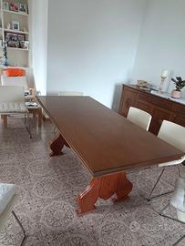 Set di mobili antichi in legno pesante