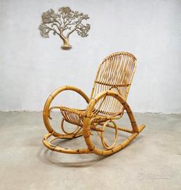 Sedia a dondolo in vimini