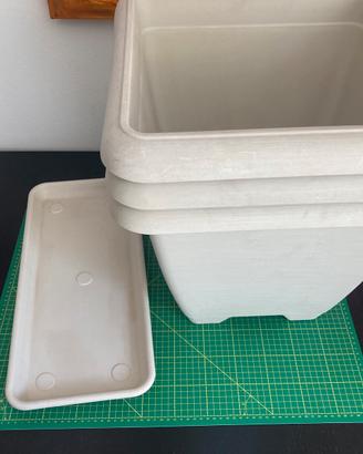 Lotto vasi e sottovasi di diverse dimensioni