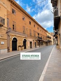 Via Atenea Centro:Palazzo Storico 1300 Mq