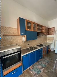 CUCINA, FRIGO, FORNO, TAVOLO
