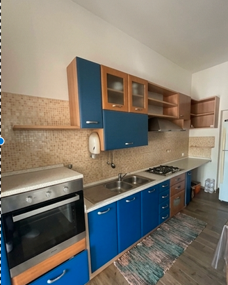 CUCINA, FRIGO, FORNO, TAVOLO