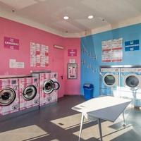 Macchinari e attezzatura per lavanderia self