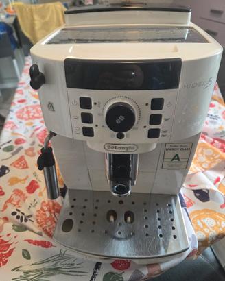 macchina del caffé con macinino