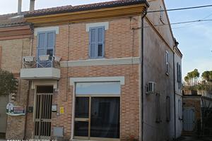 Trilocale con giardino Macerata