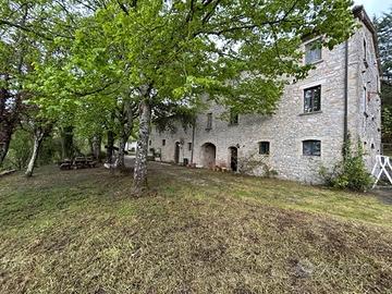 Casale tra Assisi Gubbio Perugia