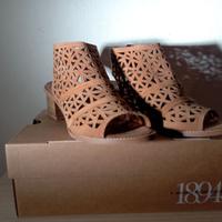 Scarpe traforate in pelle