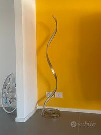 Lampada da terra Torsion bronzo