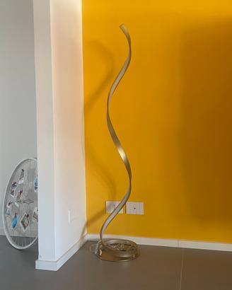 Lampada da terra Torsion bronzo