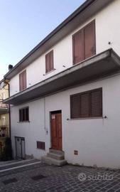 Casa indipendente di 174 m² con più di 5 locali a 