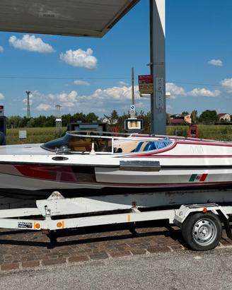 barca scafo da corsa