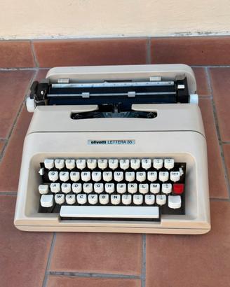 Macchina da scrivere Olivetti LETTERA 35