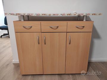 Mobile legno chiaro tre ante e tre cassetti