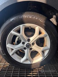 Cerchi e gomme diametro 17 Nissan juke 2020