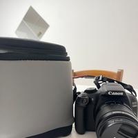 Canon 1300D + borsa professionale + obbiettivo