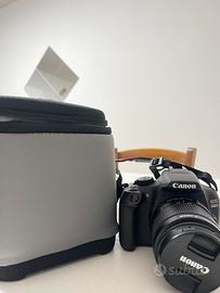 Canon 1300D + borsa professionale + obbiettivo