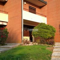 VILLA A SCHIERA CON GIARDINO