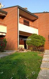 VILLA A SCHIERA CON GIARDINO