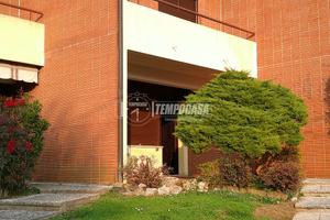 VILLA A SCHIERA CON GIARDINO