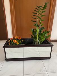 Fioriera in specchio e bordi laccati