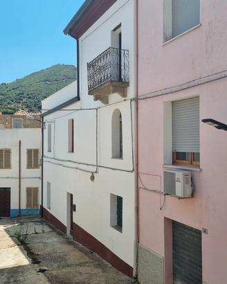 Casa indipendente con cortile e terrazza a Orani